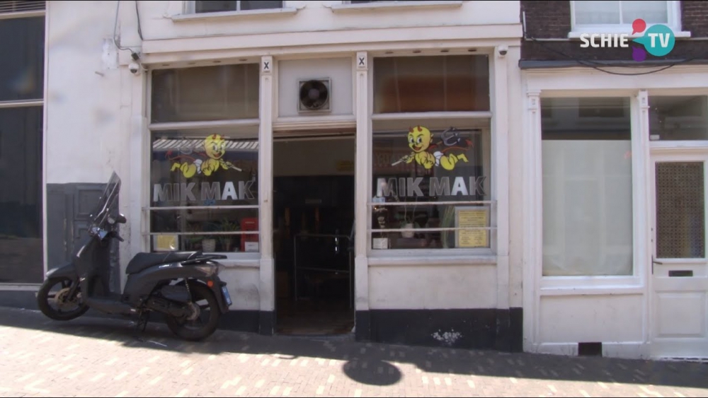 Gekkenhuis bij de twee Schiedamse coffeeshops