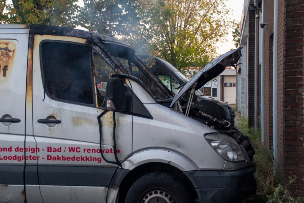 Bestelbus in Spaanse Polder uitgebrand