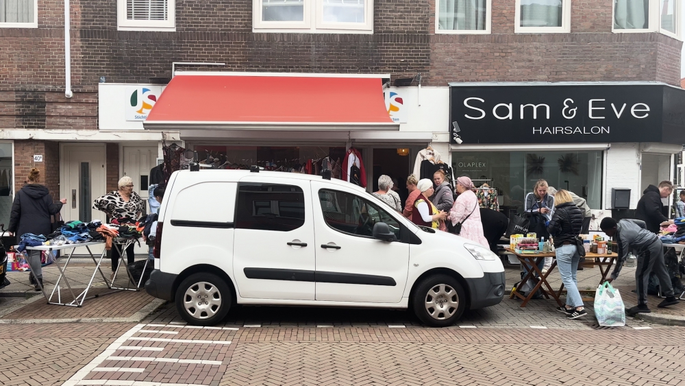 Weggeefdag bij Stichting J&amp;S blijkt groot succes: “Voor ons nu al geslaagd!”