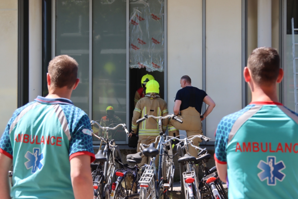 Niet alledaagse melding: man zit klem onder plafond metrostation Marconiplein