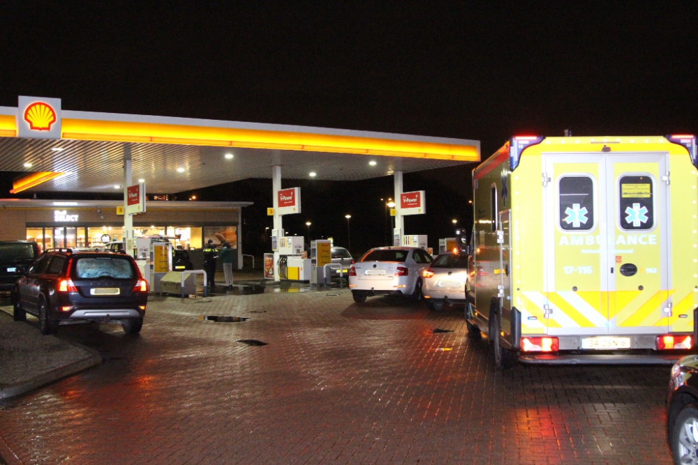 Eén gewonde bij aanrijding vier auto&#039;s bij tankstation