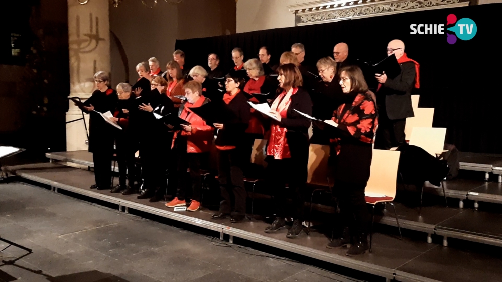 Vanuit de Grote of Sint Janskerk: kerstzang bij kaarslicht