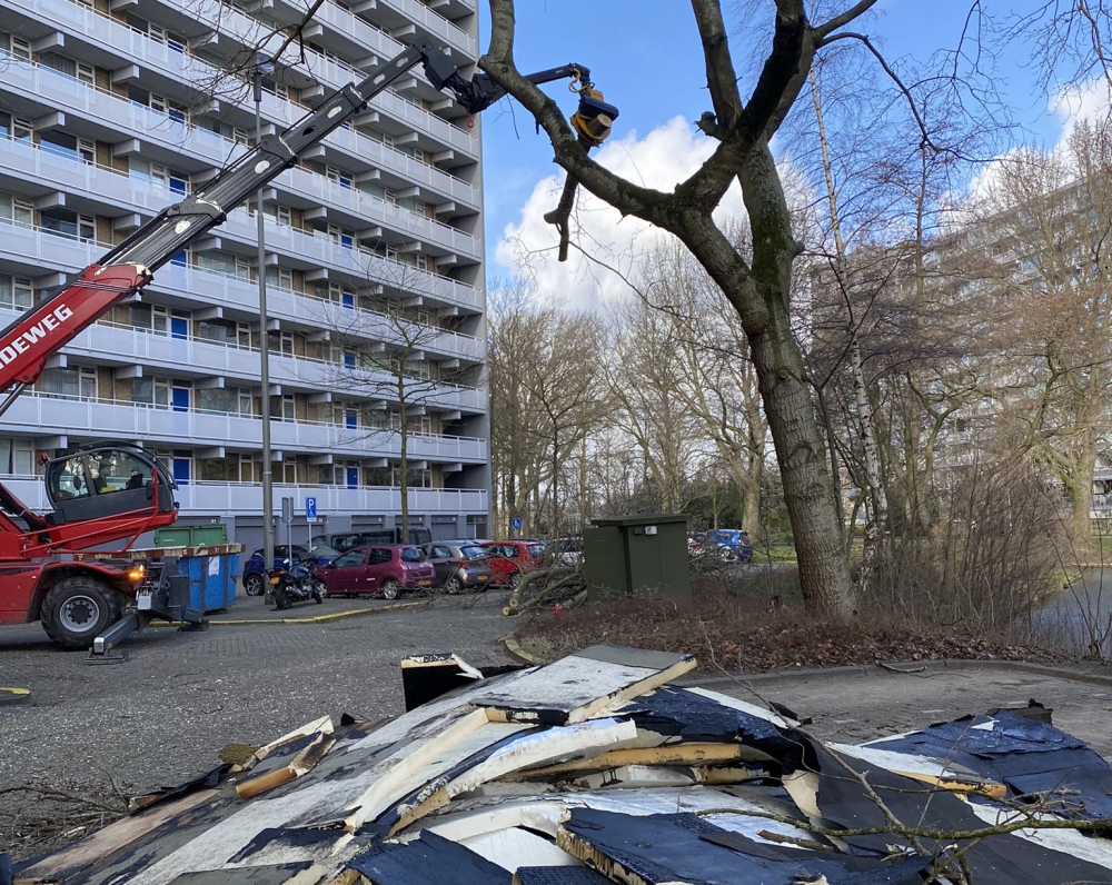 De dag na storm Eunice: nog veel meldingen en werk voor de hulpdiensten