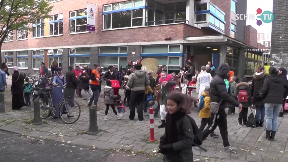 Basisscholen in Schiedam hebben vooralsnog genoeg hulp van ouders