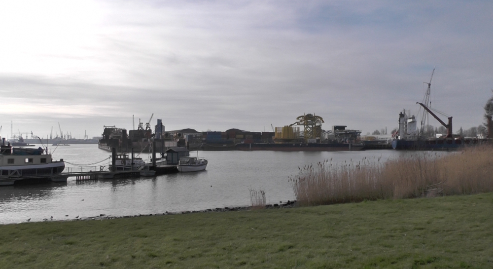 Mogelijk komt er in de Schiedamse Wilhelminahaven een revolutionaire plasticvanger