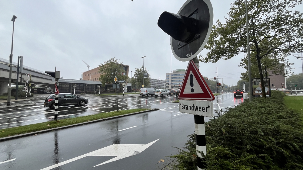 Ambtenaar neemt taak wel heel letterlijk: &#039;Kan je een bord maken met “Brandweer”?&#039;