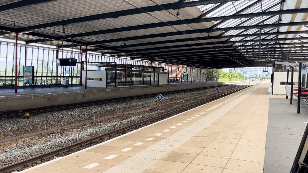 Betonnen plaat is volgens Kees de parel van de werkzaamheden aan station Schiedam Centrum