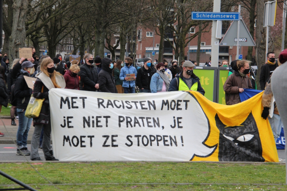 Demonstratie voor ontslag agenten die racistische Whatsappjes stuurde