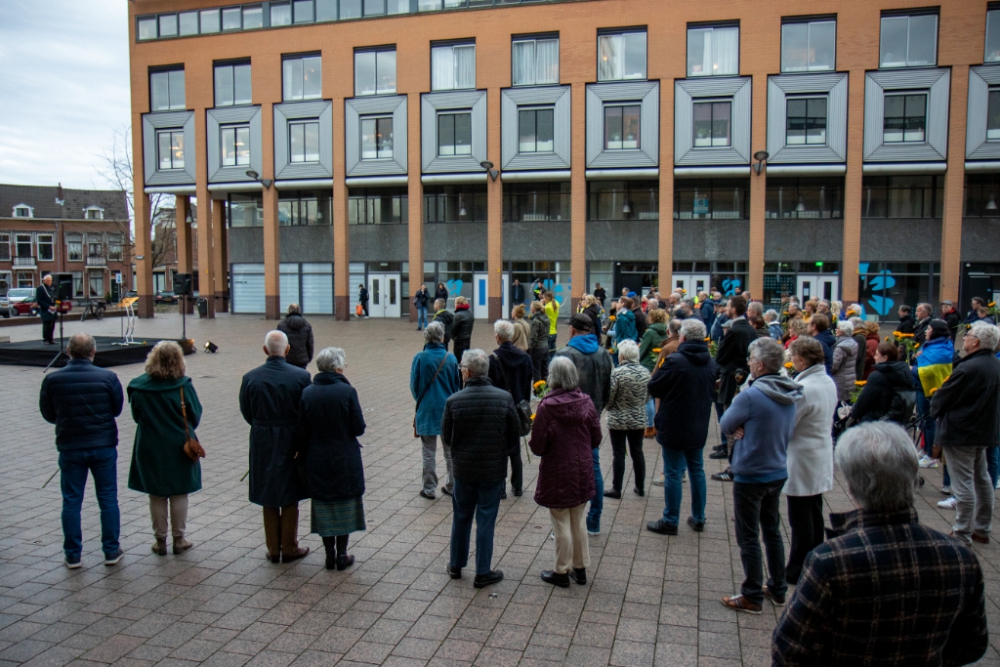 Manifestatie voor Oekraïne in Schiedam:  &quot;Ik heb al twee weken een knoop in m&#039;n maag&quot;