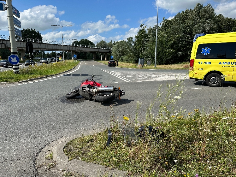 Verkeerschaos bij Vijfsluizen door ongeval met motor