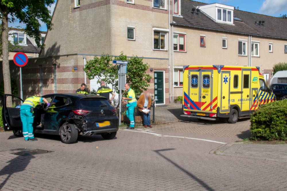 Vrouw door ambulancepersoneel nagekeken na botsing op Slimme Watering