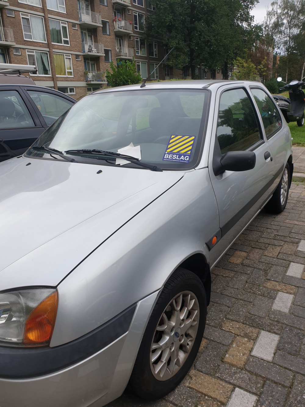 Politie en Belastingdienst nemen zes auto&#039;s in beslag