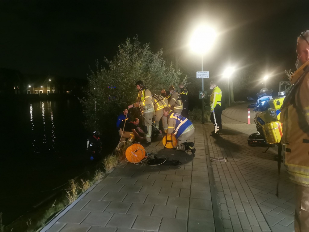 Grote inzet voor wat achteraf alleen een deelscooter in het water bleek te zijn