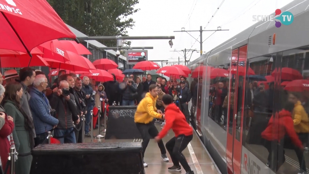 Hoekse Lijn nu ook officieel geopend