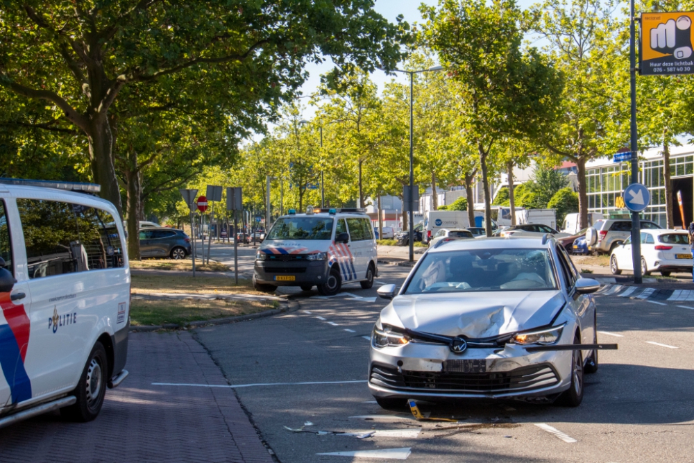 Automobilist gaat er vandoor na aanrijding