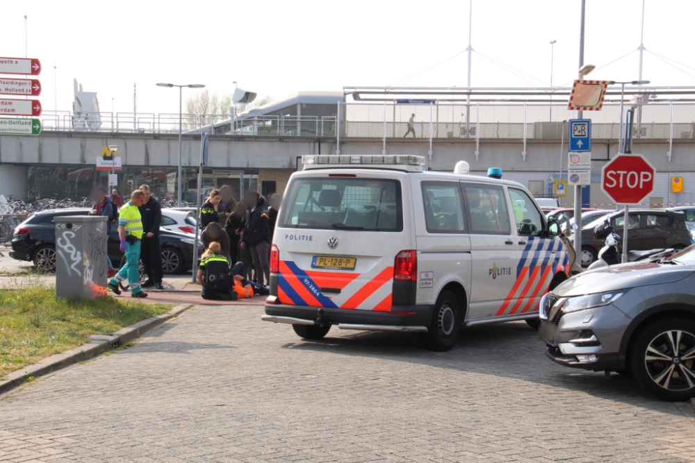 Scooterrijder gewond bij aanrijding met auto