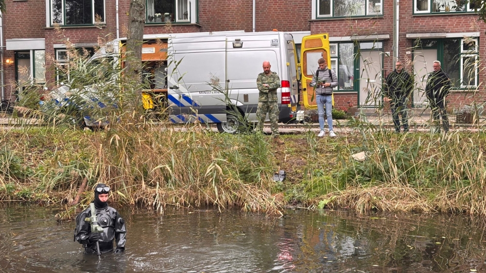 Meisje gooit handgranaat in de sloot, zoektocht levert niets op