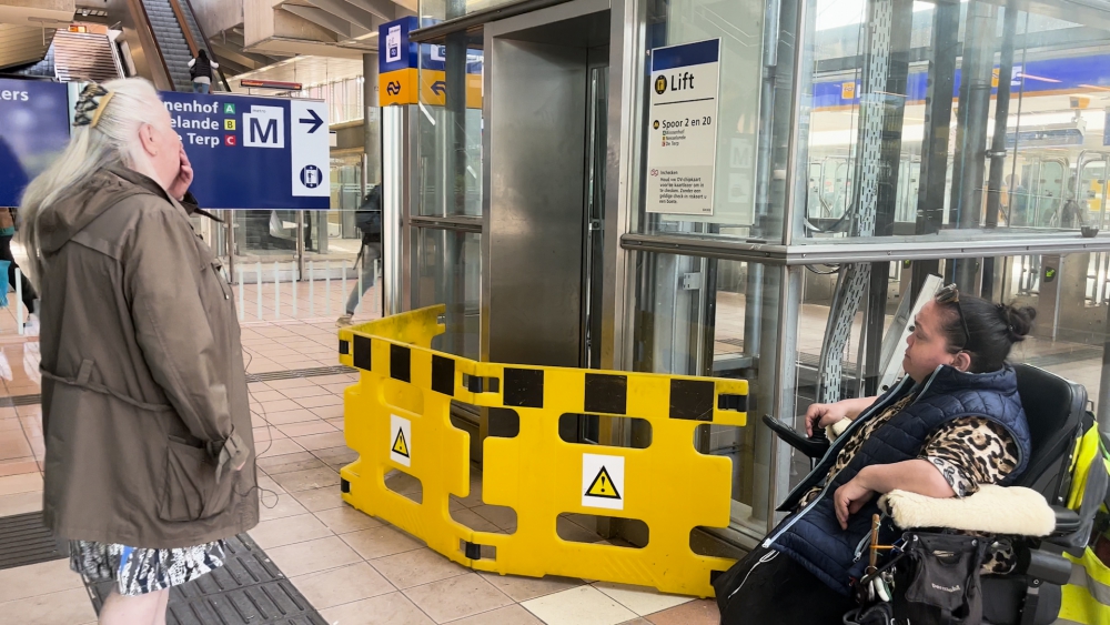 Liften op station Schiedam Centrum steeds buiten gebruik: “Schiedam onbereikbaar voor gehandicapten”