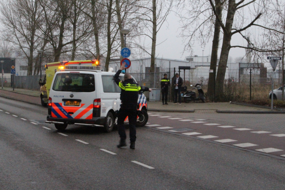 Scooter aangereden door auto op de De Brauwweg