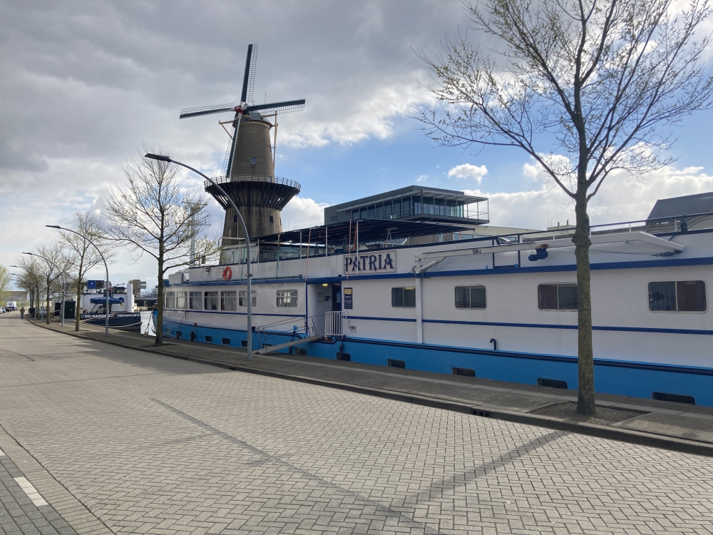 Tweede vluchtelingenschip aangemeerd in Schiedam