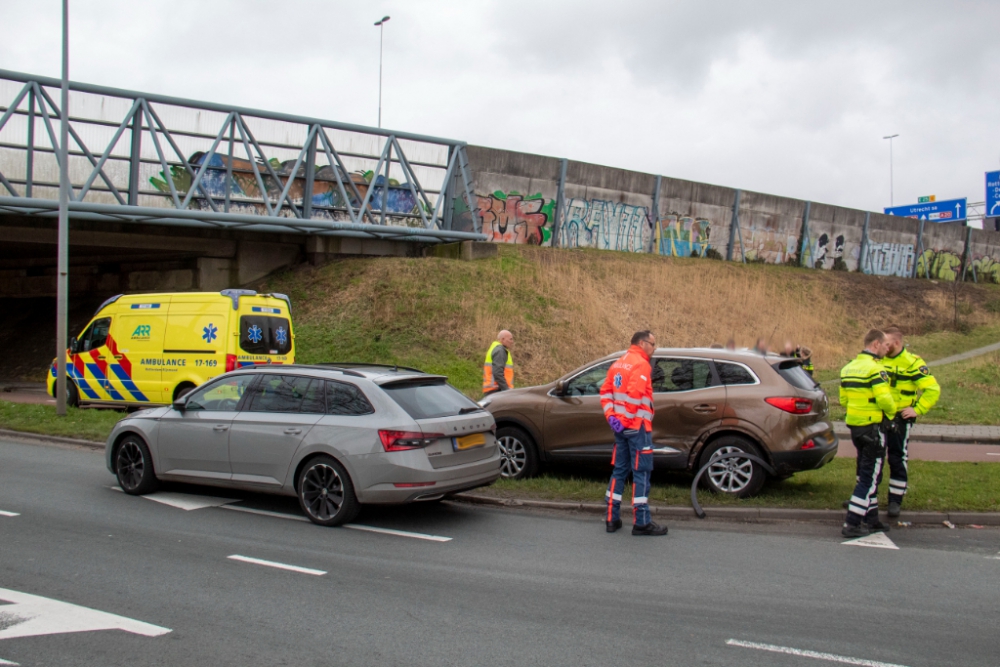 Flinke schade na aanrijding twee auto&#039;s op de &#039;s- Gravelandseweg