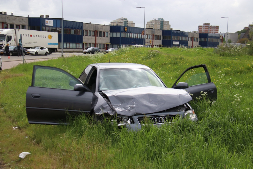 Veel schade en één gewonde bij forse aanrijding