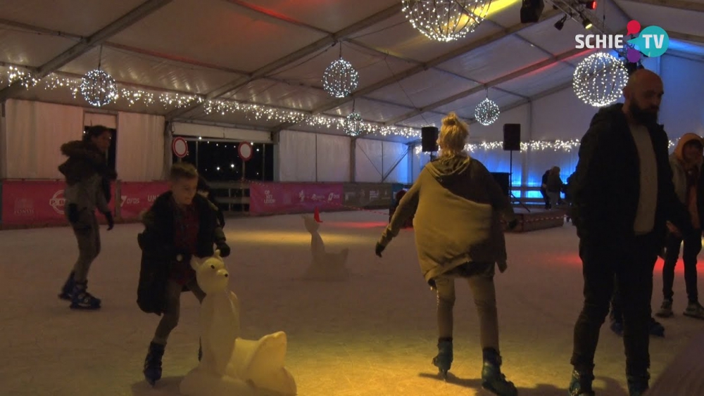 Vlaardingen heeft nu een eigen ijsbaan: WinterTerras