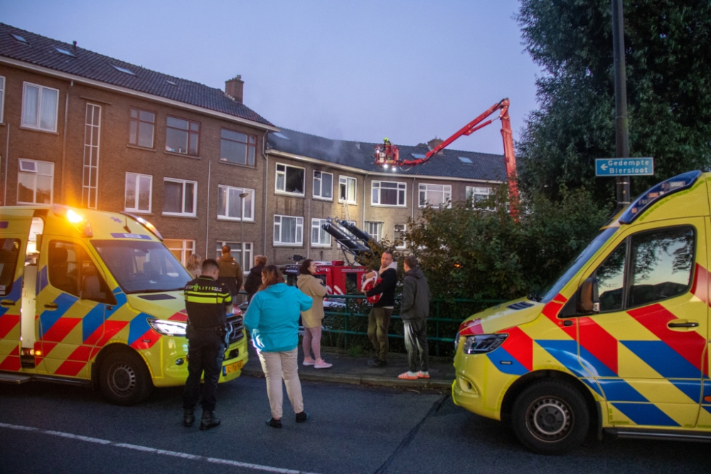 Brandweer redt man uit brandende Vlaardingse woning