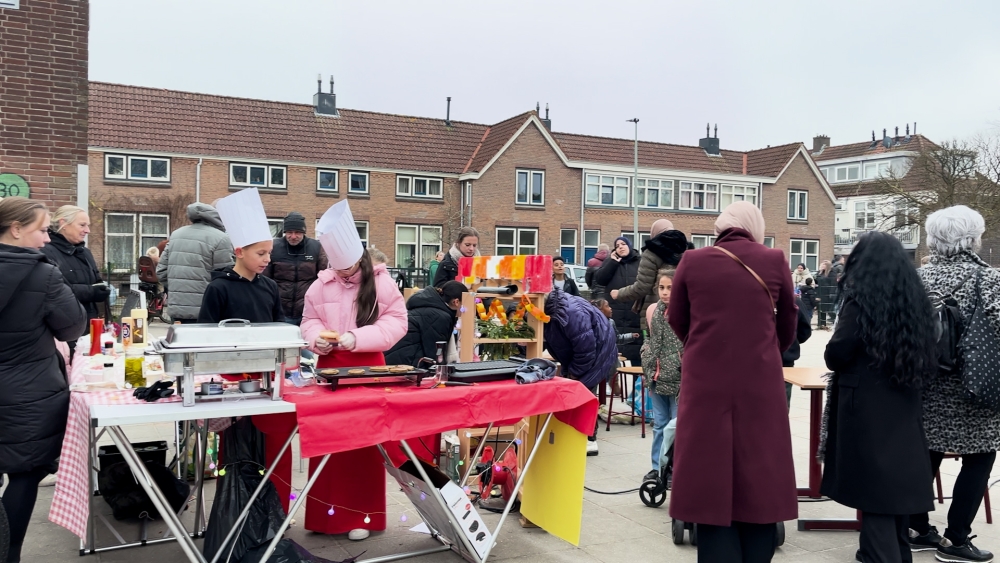 Leerlingen van De Bavinck halen bijna 2000 euro op met hamburgers