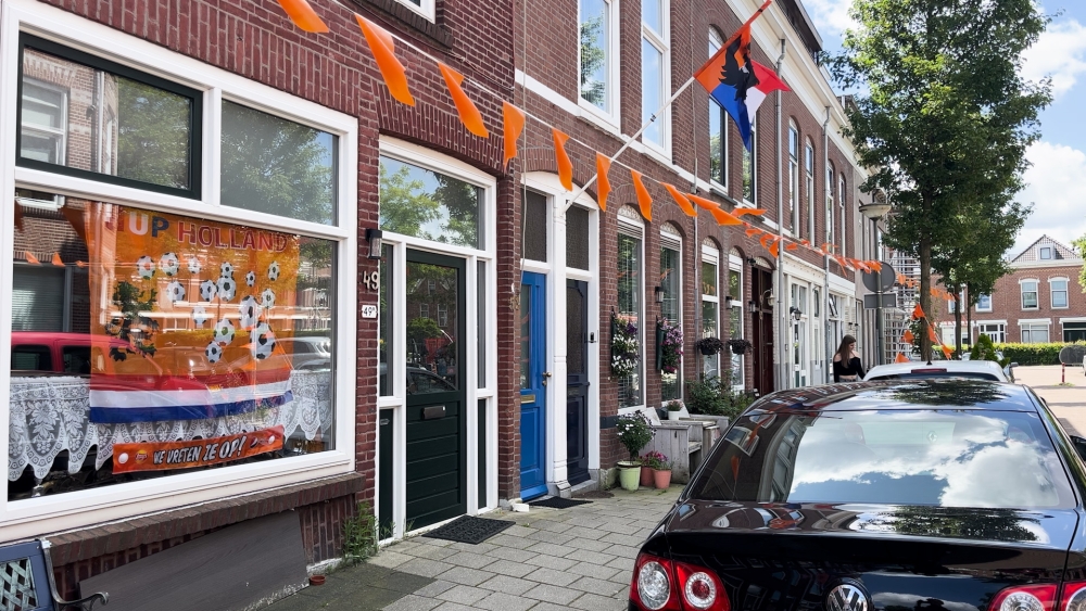 Volop oranjekoorts in de Gorzen in Schiedam