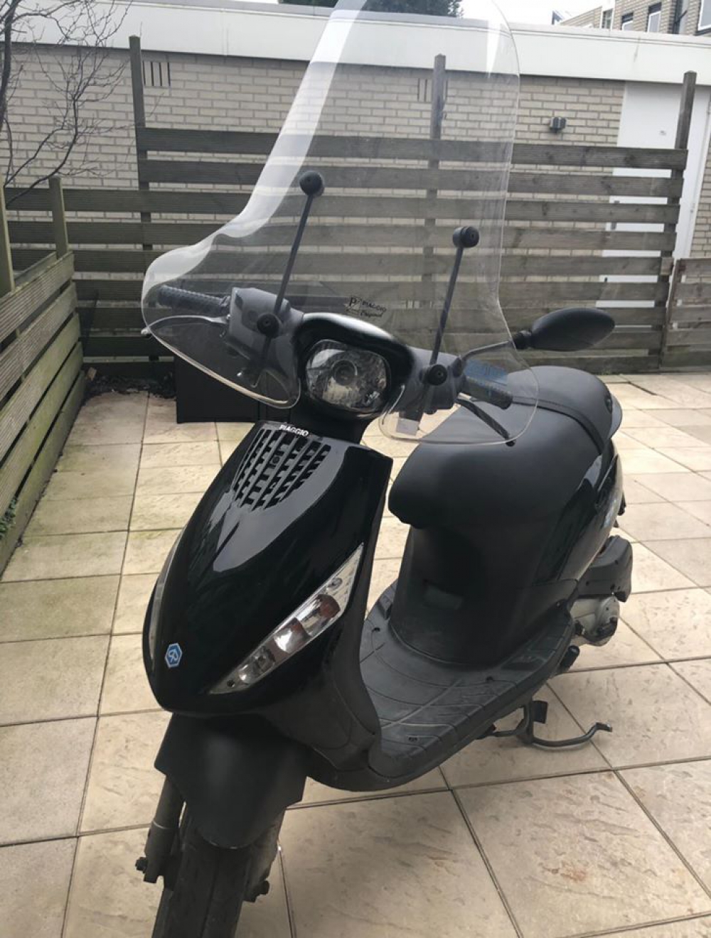 In Schiedam-Centrum gestolen scooter dankzij social media teruggevonden