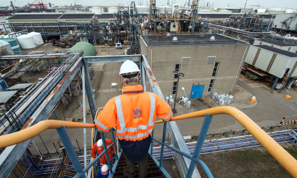 BP raffinaderij onder verscherpt toezicht van de DCMR