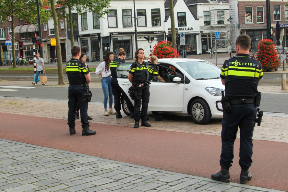 Messen aangetroffen bij preventieve fouilleeractie op de Broersvest