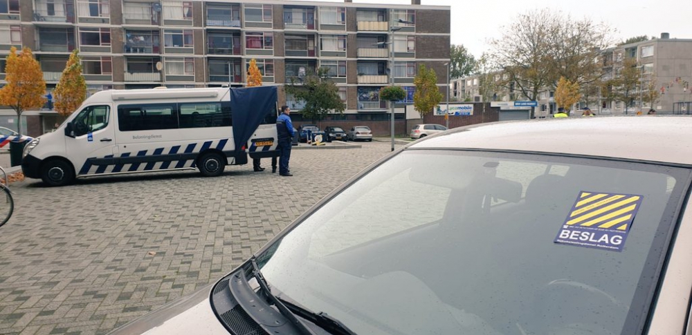 Politie, Handhaving en Belastingdienst controleren in Nieuwland: 4 auto&#039;s in beslag genomen