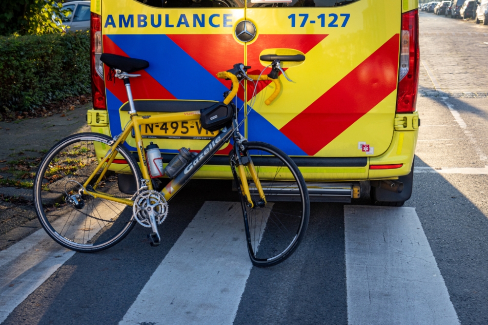 Fietser raakt gewond bij aanrijding met auto