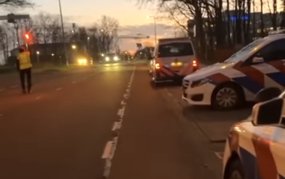 Verkeerscontrole op Admiraal de Ruyterstraat