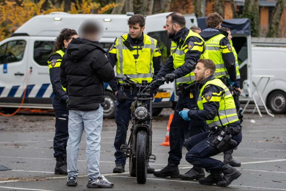 Aanhoudingen, inbeslagnames en geïnde belastingschulden bij controle in Vlaardingen