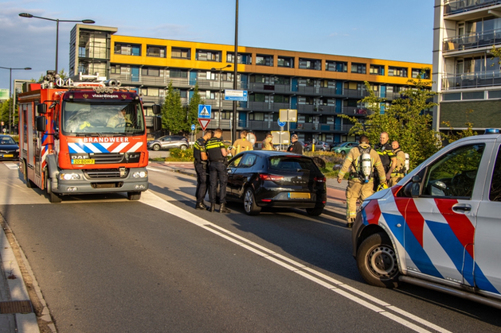 Auto, komende uit Schiedam, ramt met hoge snelheid lantaarnpaal op Vlaardings grondgebied