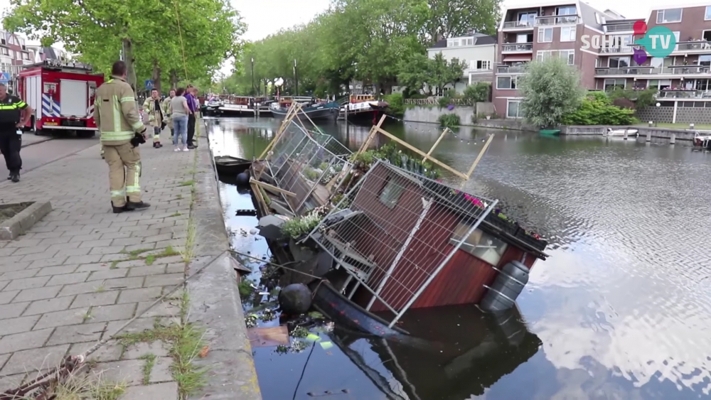 Plantenboot maakt slagzij