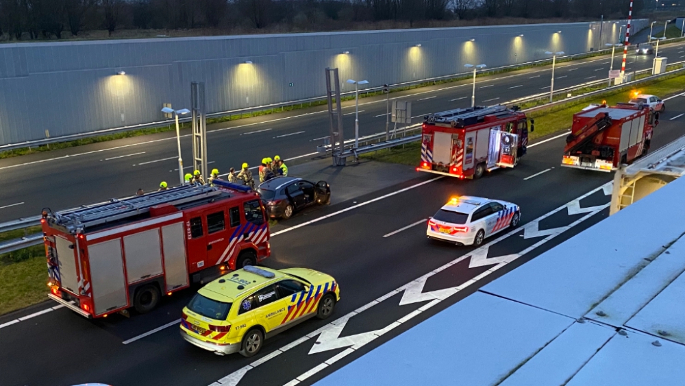 Inzettende raakt bekneld bij ernstig ongeval op A4