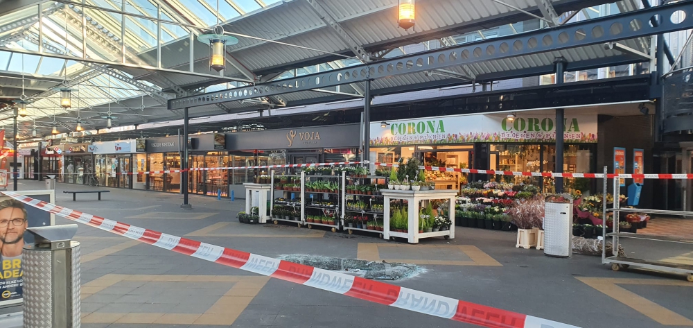 Stormschade in winkelcentrum Spaland