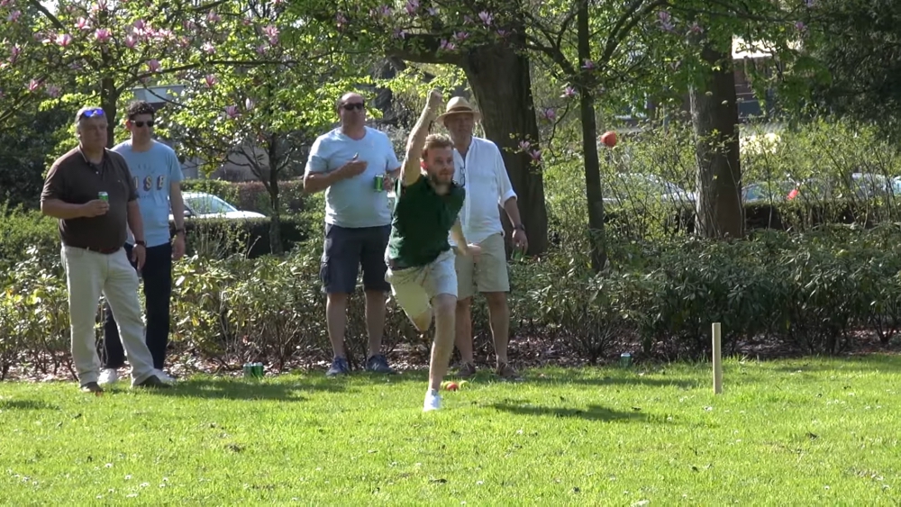 Voor de 22e keer &quot;Schiedamsch Klootschietkampioenschap&quot; in het Julianapark.