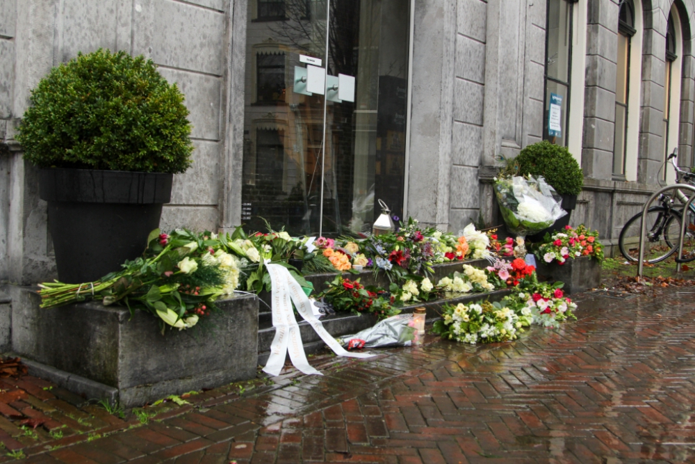 Bloemenzee voor overleden Toon bij Lucas Drinkwinkel