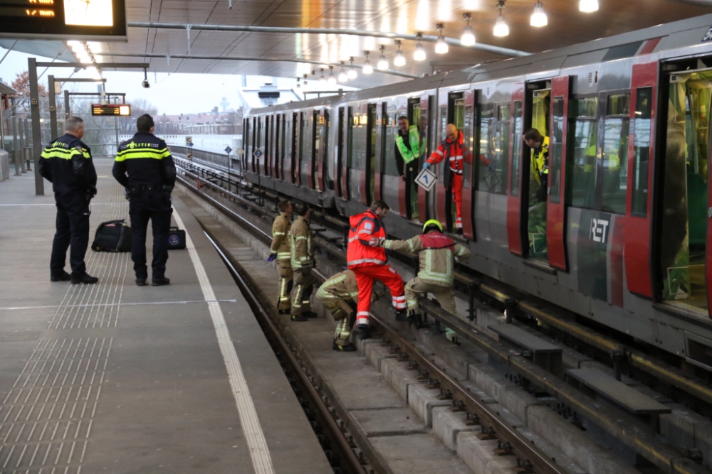 Persoon overleden na aanrijding op station Schiedam Centrum