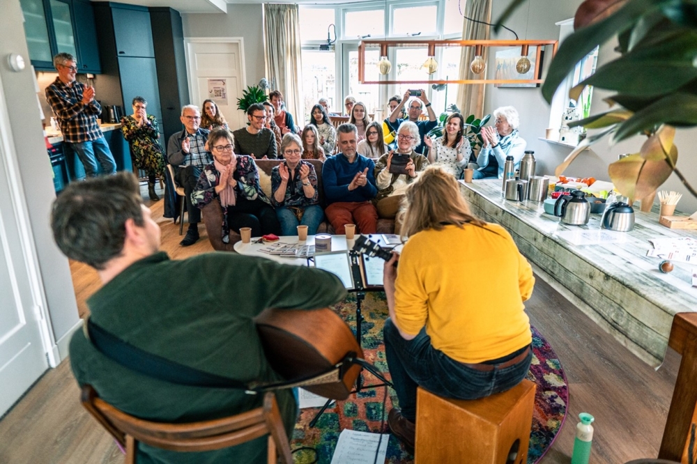 Huiskamerfestival Gluren bij de Buren voor het eerst in Schiedam