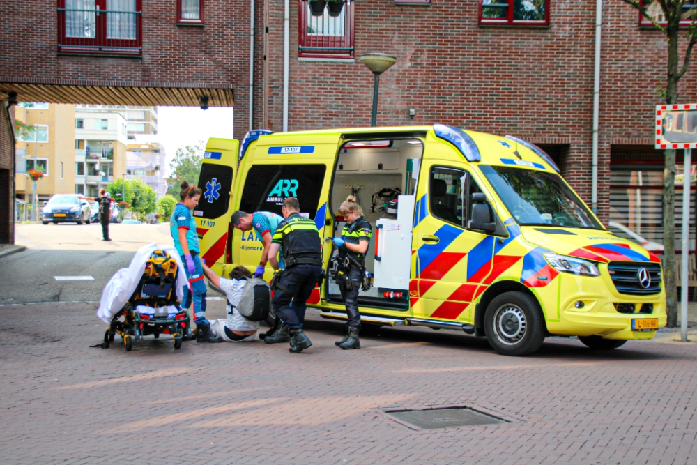 Scooterrijder komt midden op kruispunt Spinhuispad ten val