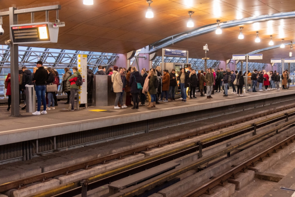 Twintig minuten lang geen metro&#039;s door storing