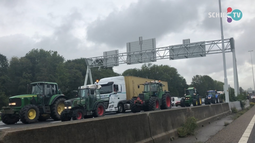 A20 nu volledig versperd door protesterende boeren