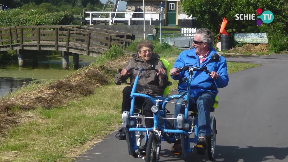 Eindelijk weer lekker de wind in je haren voelen dankzij een fietsmaatje