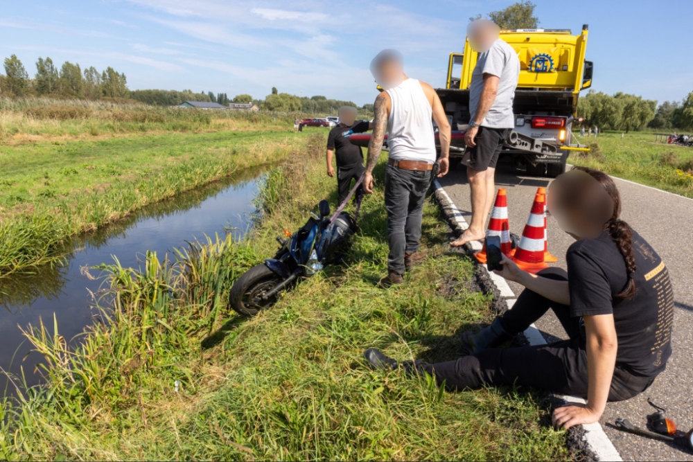 Motor raakt op een haar te water na uitwijkactie